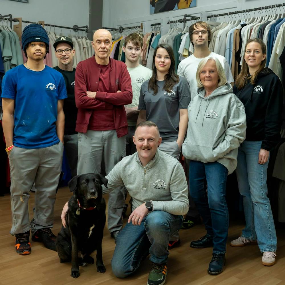 Das Team von Grafik Idee im Showroom in Frankfurt Höchst