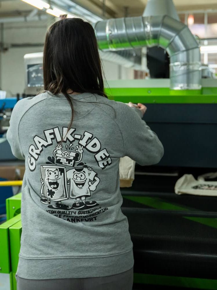 Fachfrau bedruckt Taschen mit dem Siebdruckverfahren