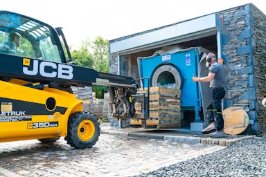 Loading setts into the tumbling machine