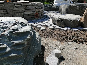 Laying granite setts around a firepit