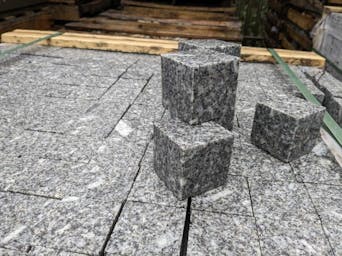 80x80x80 finished granite setts
