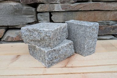 Medium grey flamed top finished granite setts 100 x 100 x 50mm