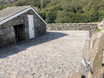 Pink and medium grey granite sett driveway