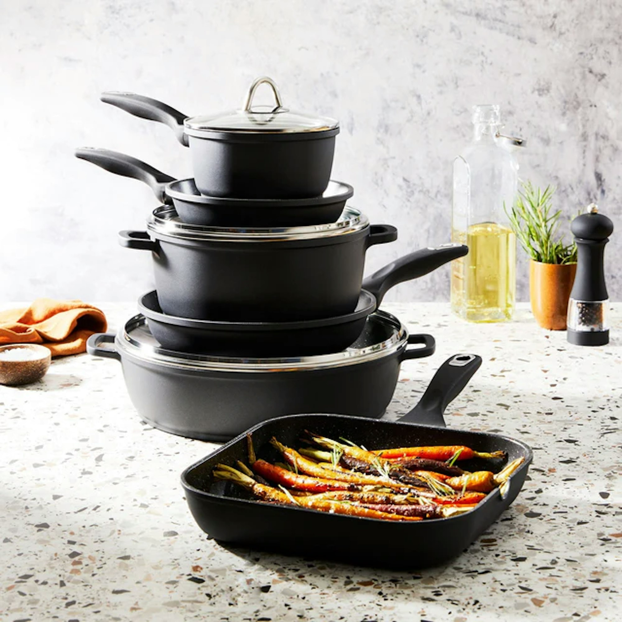 cookware that is stacked