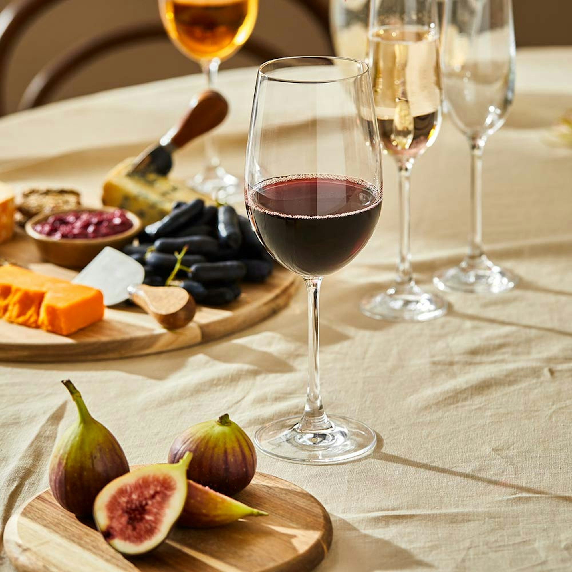Alex Liddy Vina Red Wine glasses. Mother's day gift guide. Wine glass with red wine and cheese board.