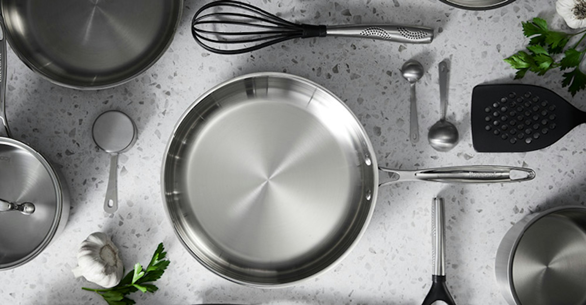  high-quality kitchenware, including knife sets and cookware.