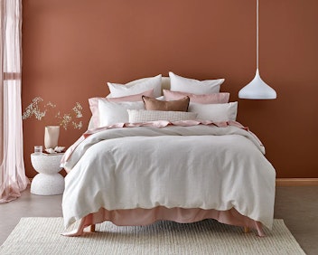 Complete bedding range with complete matching sheets