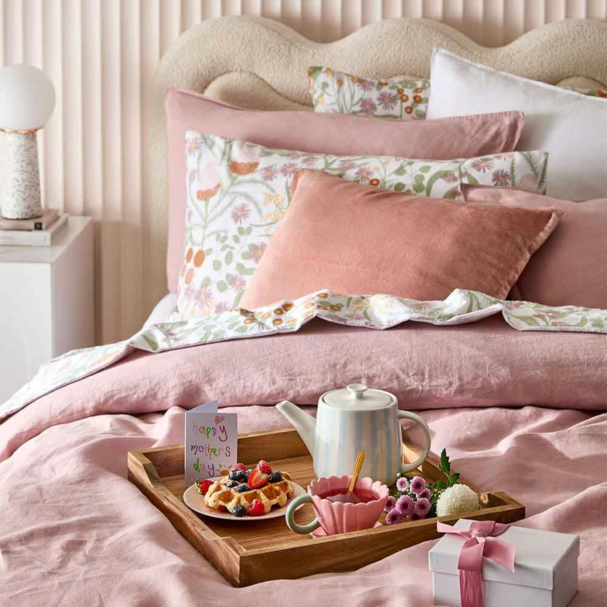 Mother's day breakfast in bed - gift ideas for her