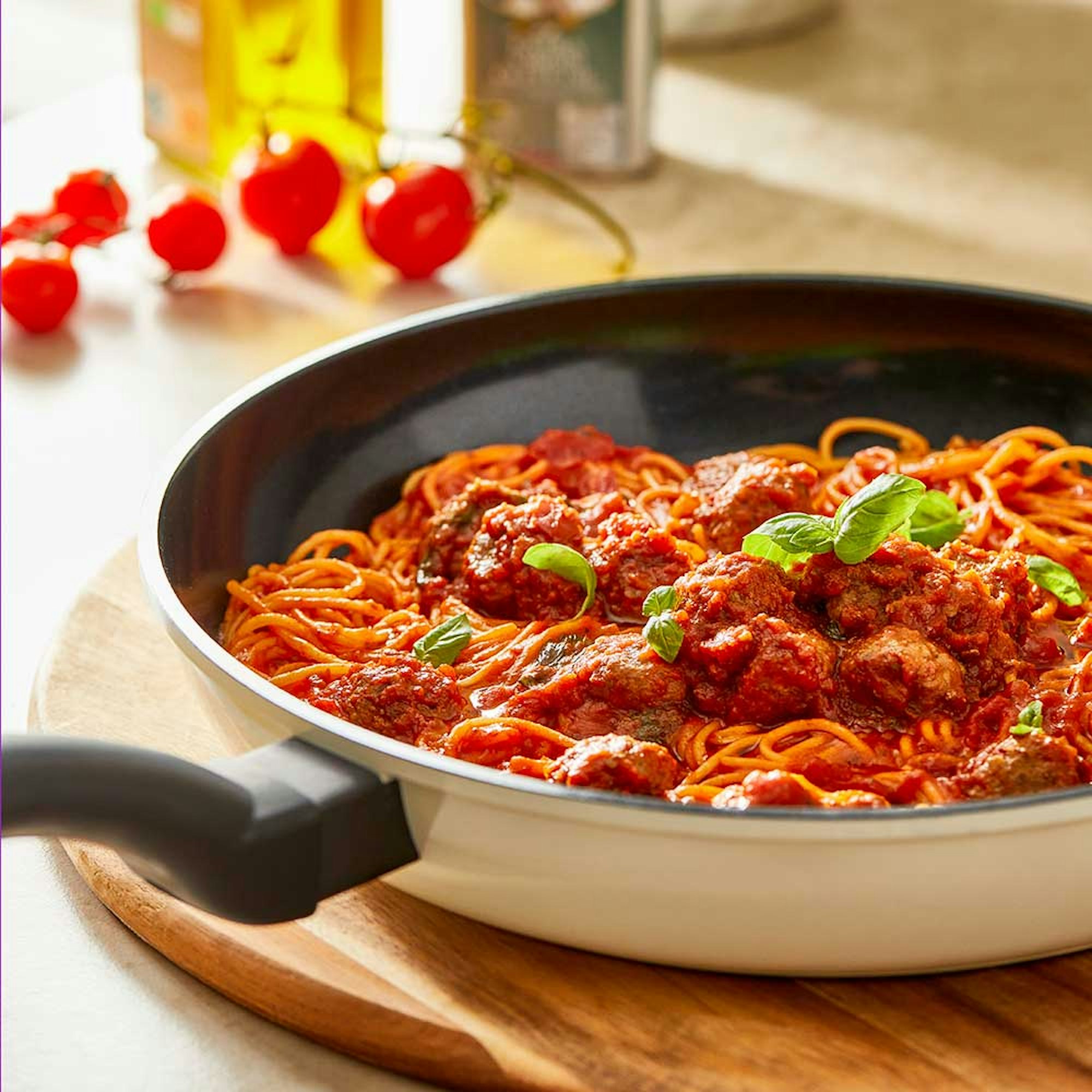 Spaghetti meatballs in ceramic frypan - What Size Fry Pan Do I Need blog