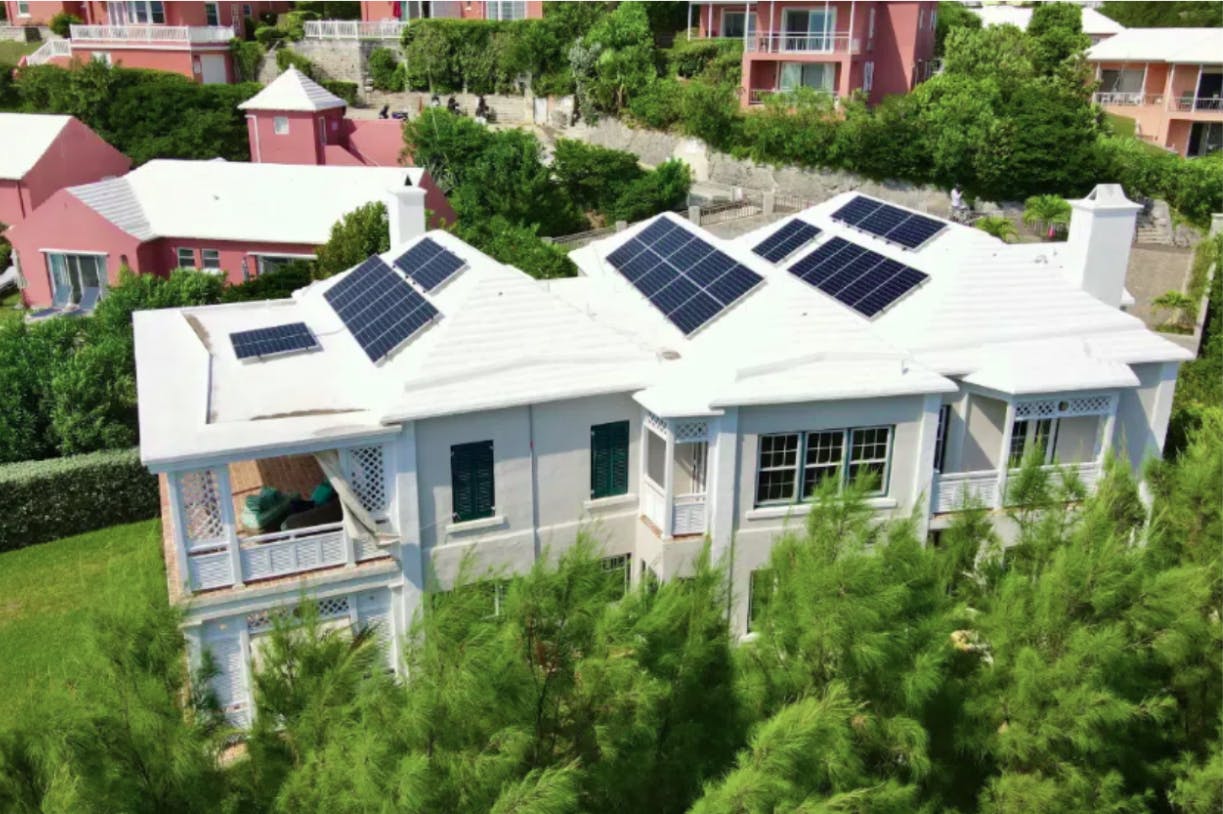 33 Solar Panels + 3 Tesla Powerwalls