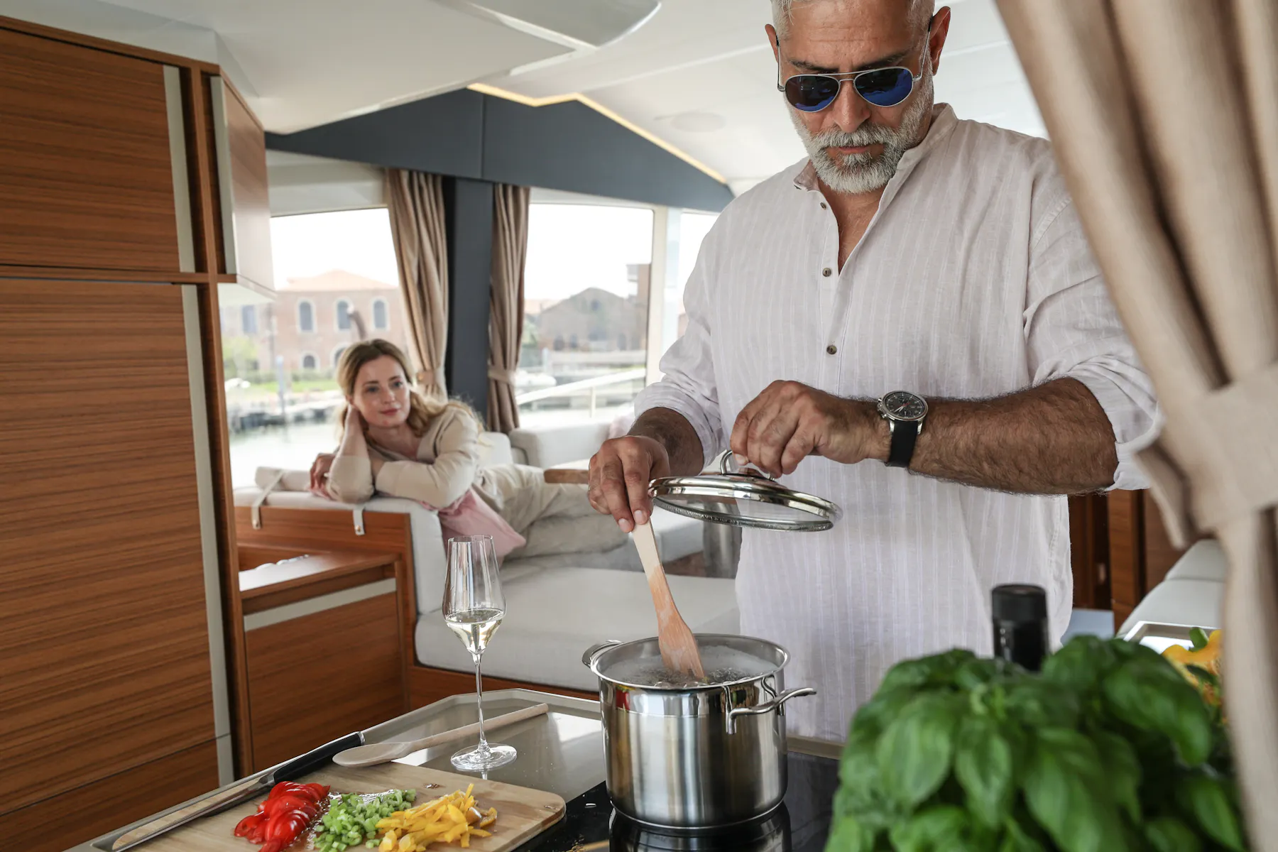 Greenline 45 Fly kitchen