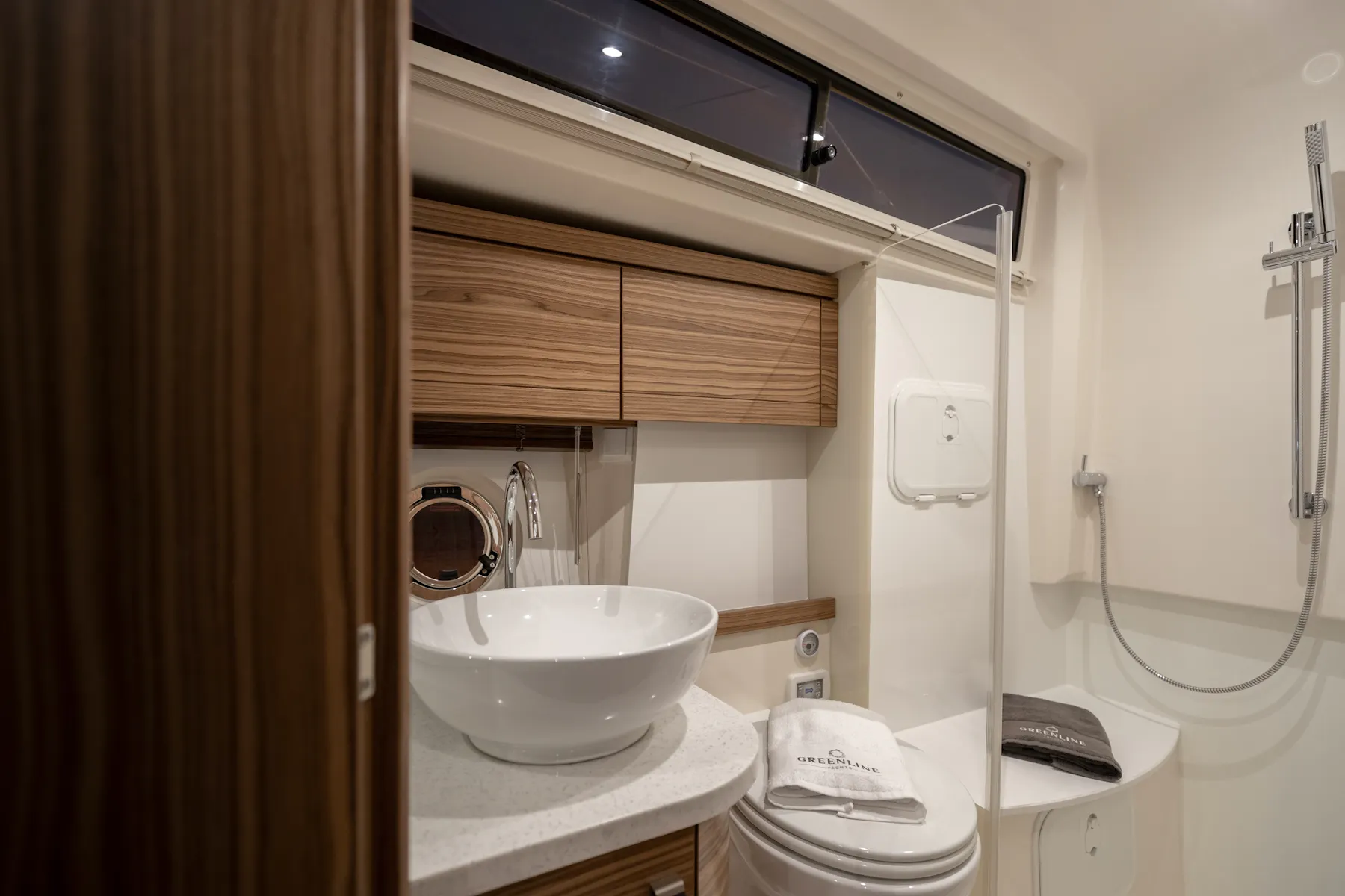 Greenline 40 bathroom