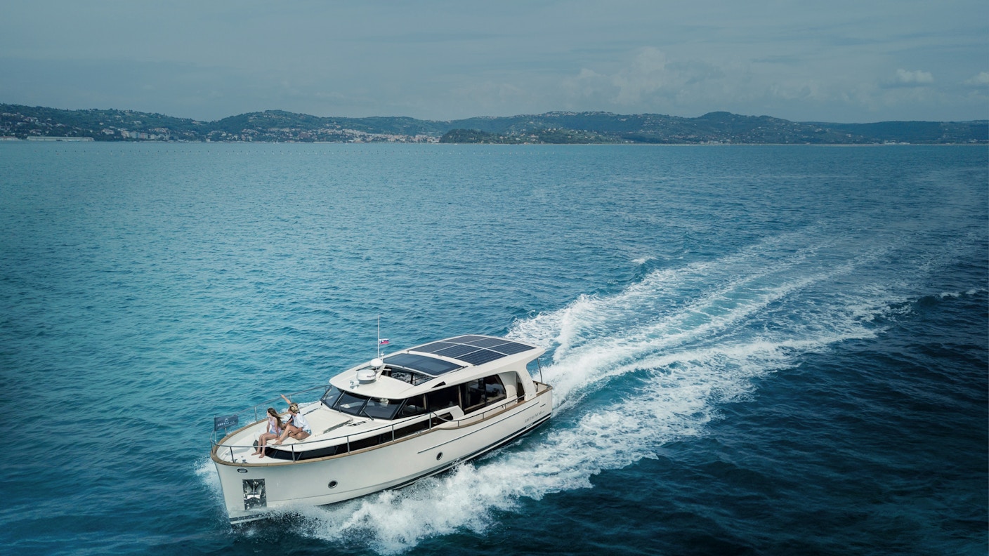 sunseeker hybrid yacht