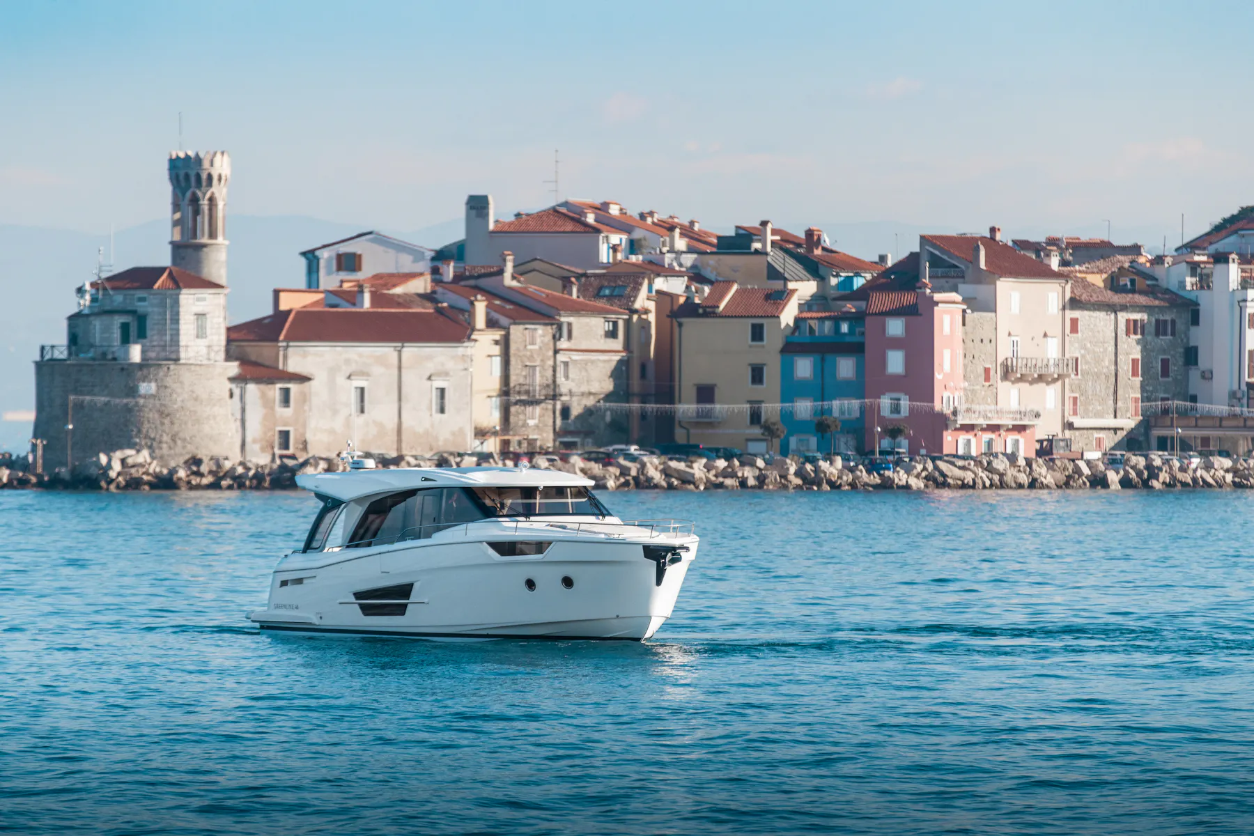 Greenline 45 Coupé on the water