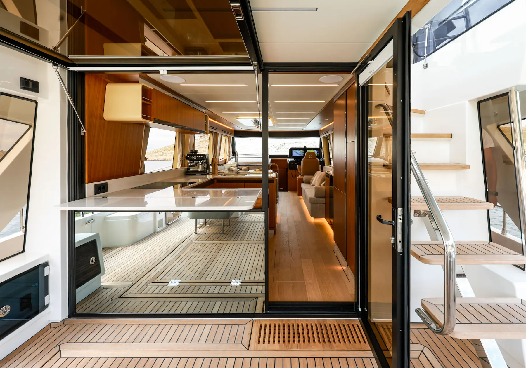 Greenline 58 Fly salon in teak