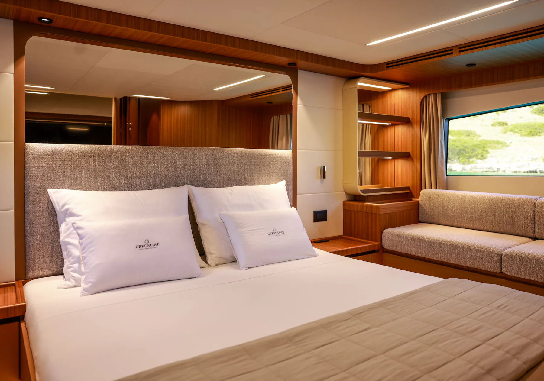 Greenline 58 Fly spacious bedroom