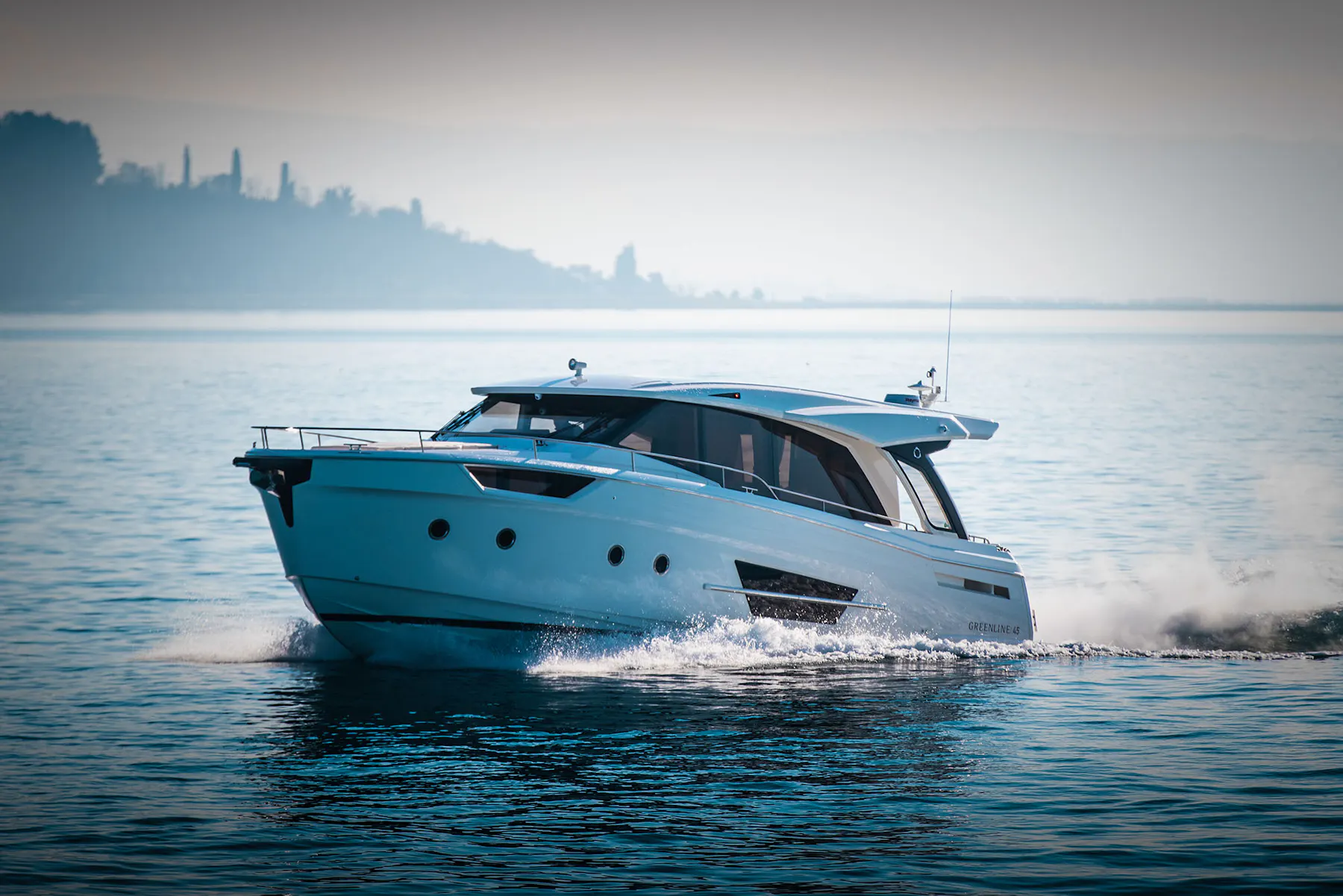 Greenline 45 Coupé on the water