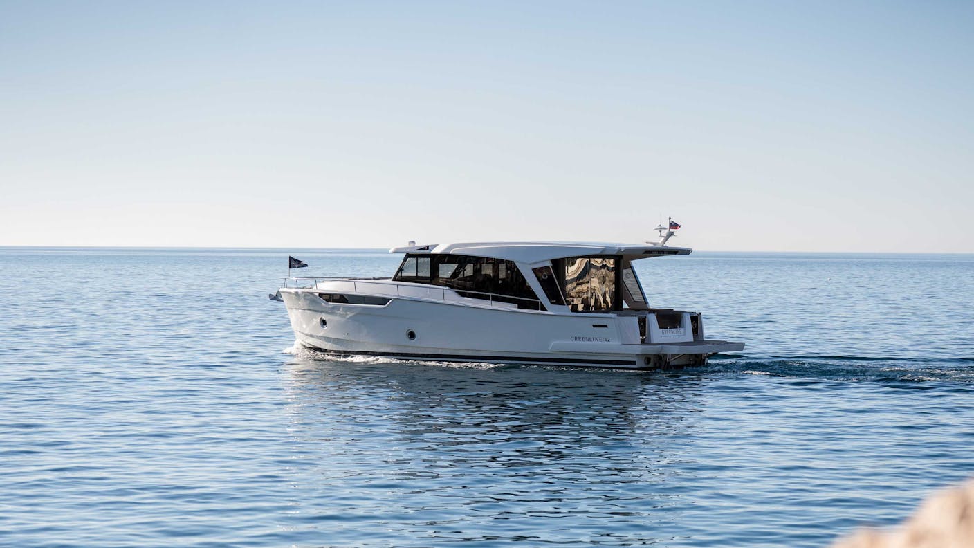 Greenline 42 driving