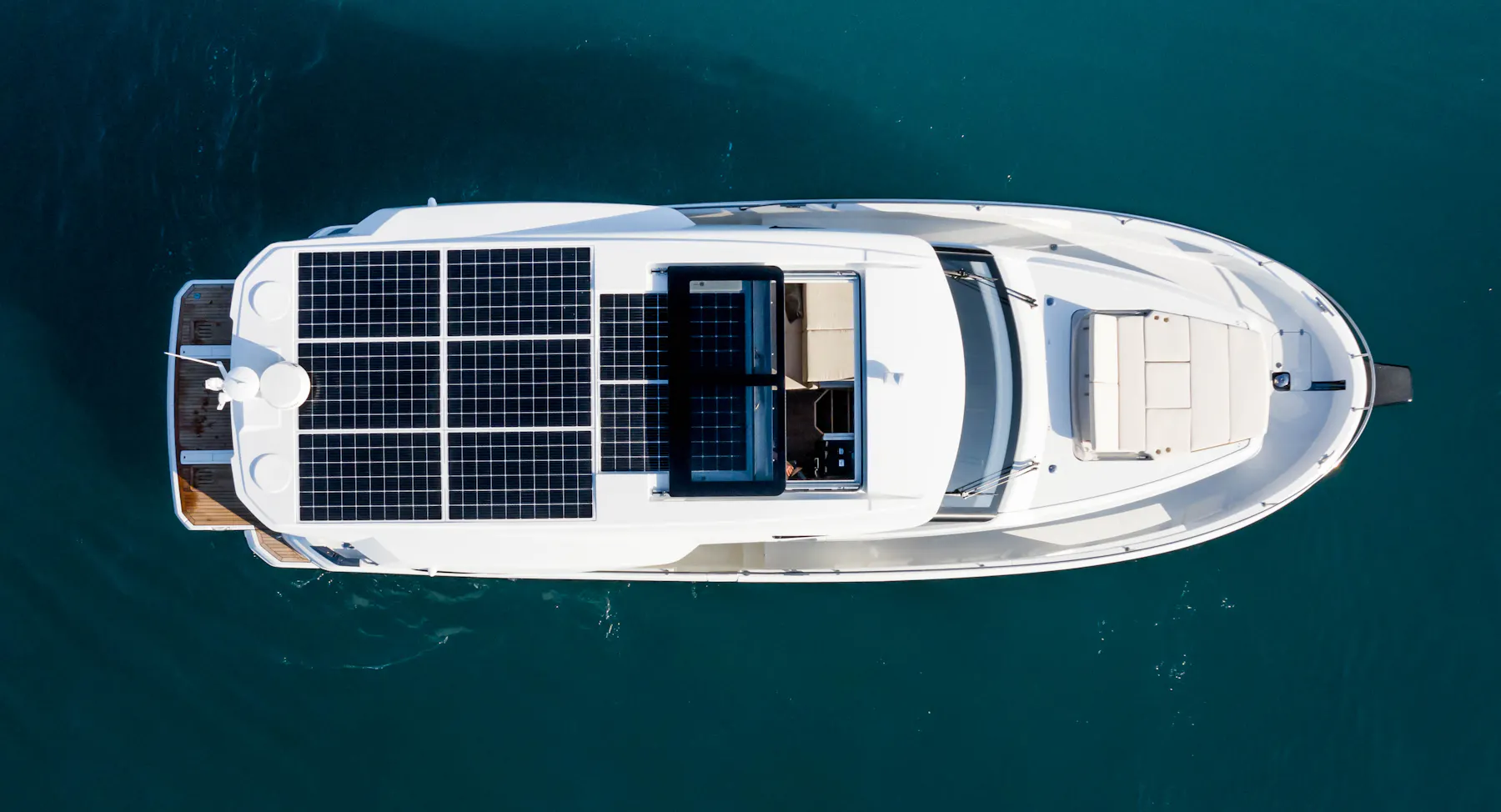 Greenline 45 Coupé on the water