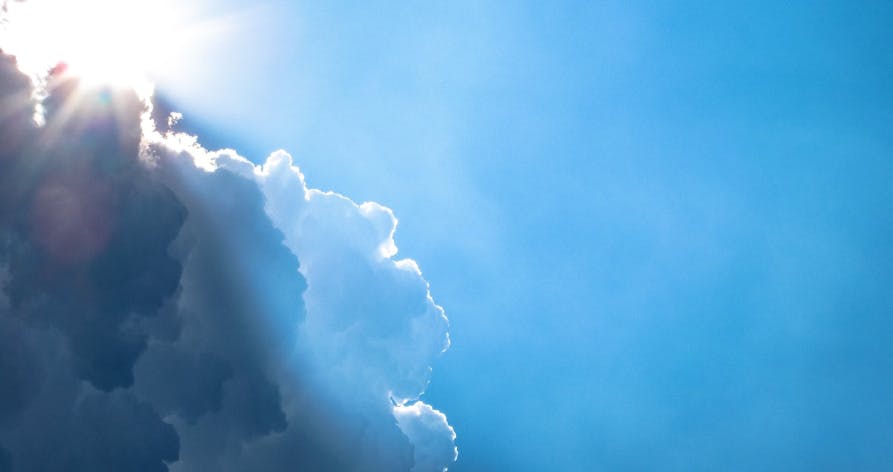 le soleil caché par un nuage