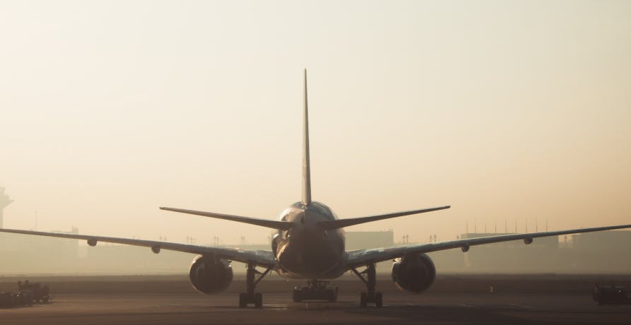 avion sur le tarmac