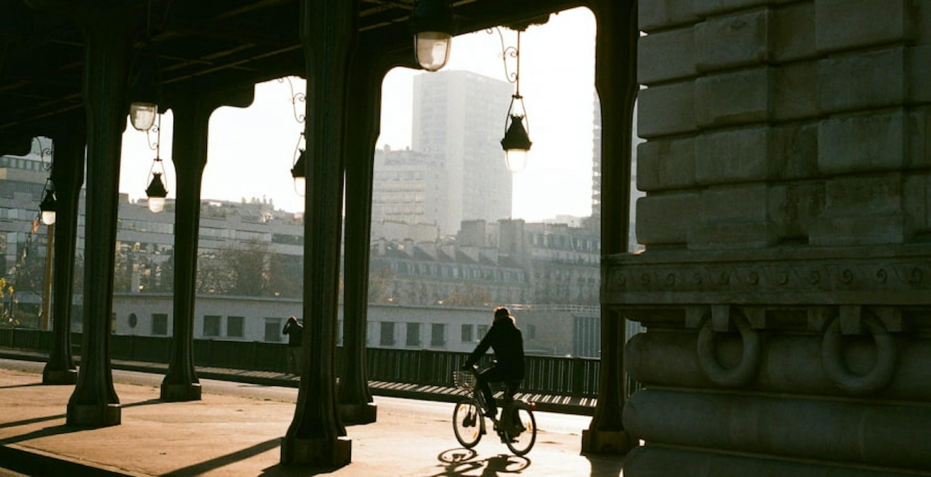 un cycliste à paris