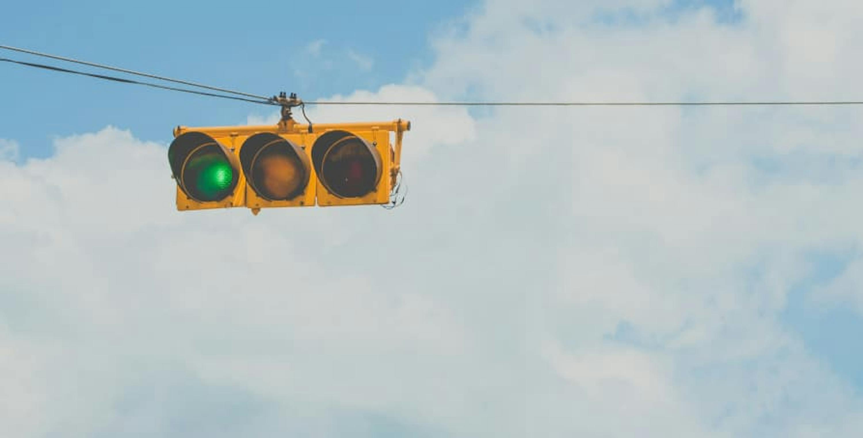 traffic light turning green