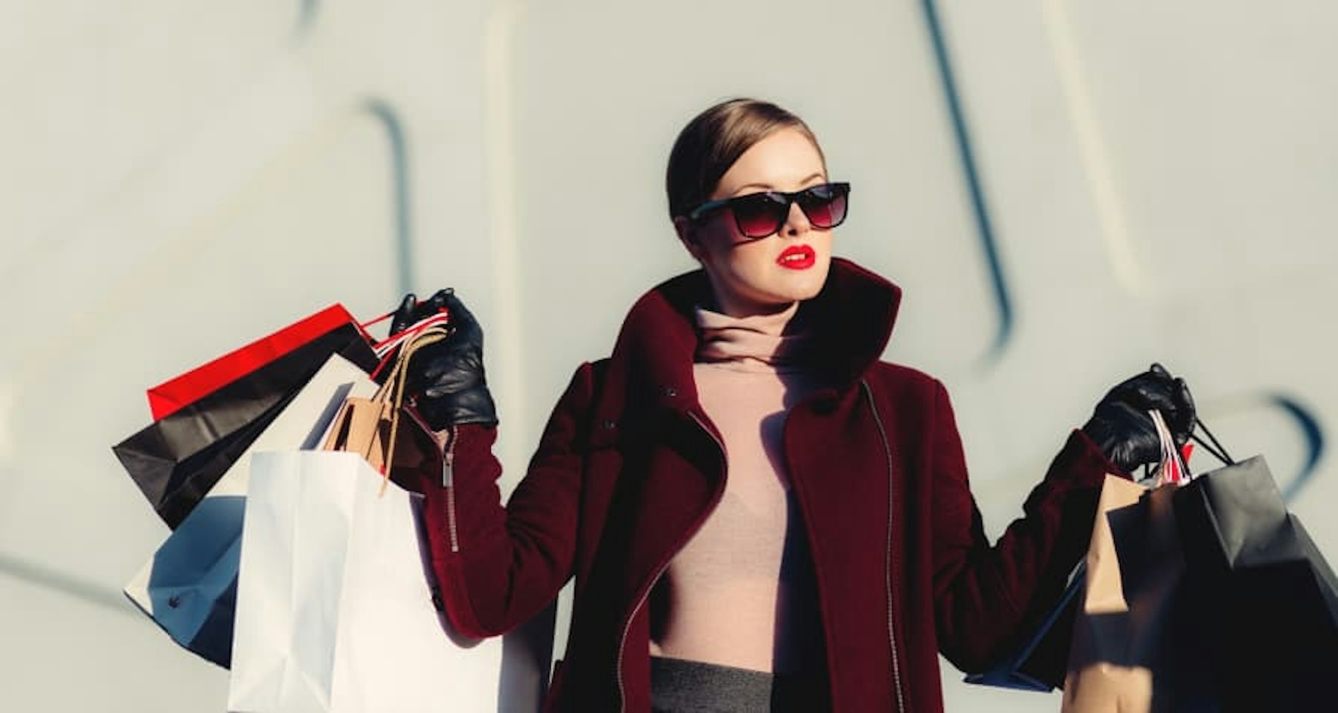 fashionista holding shopping bags