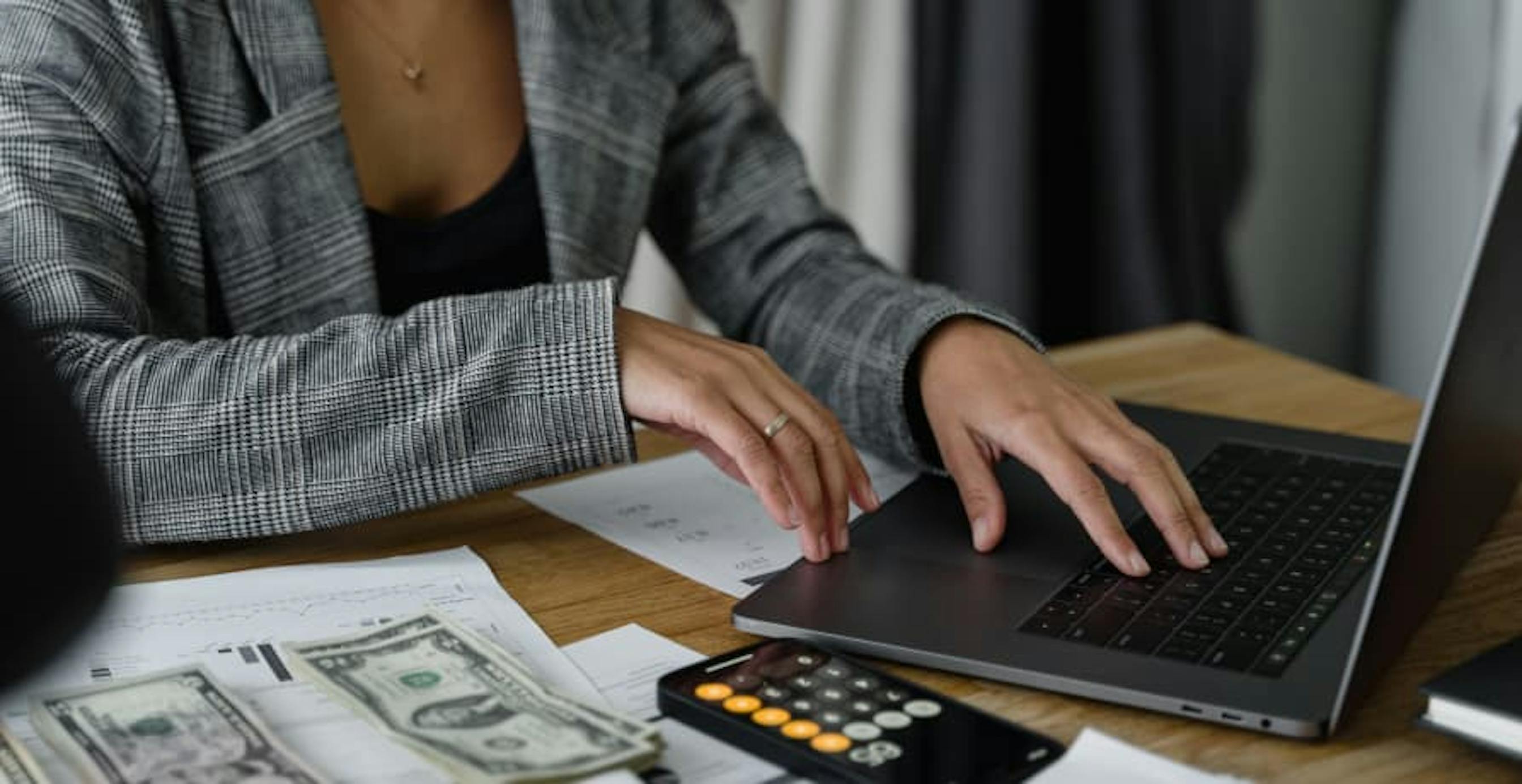 business woman doinf calculations on computer