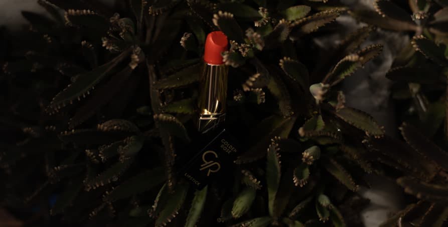 red lipstick