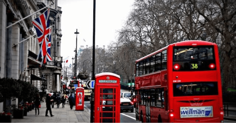 uk london bus and phone booth