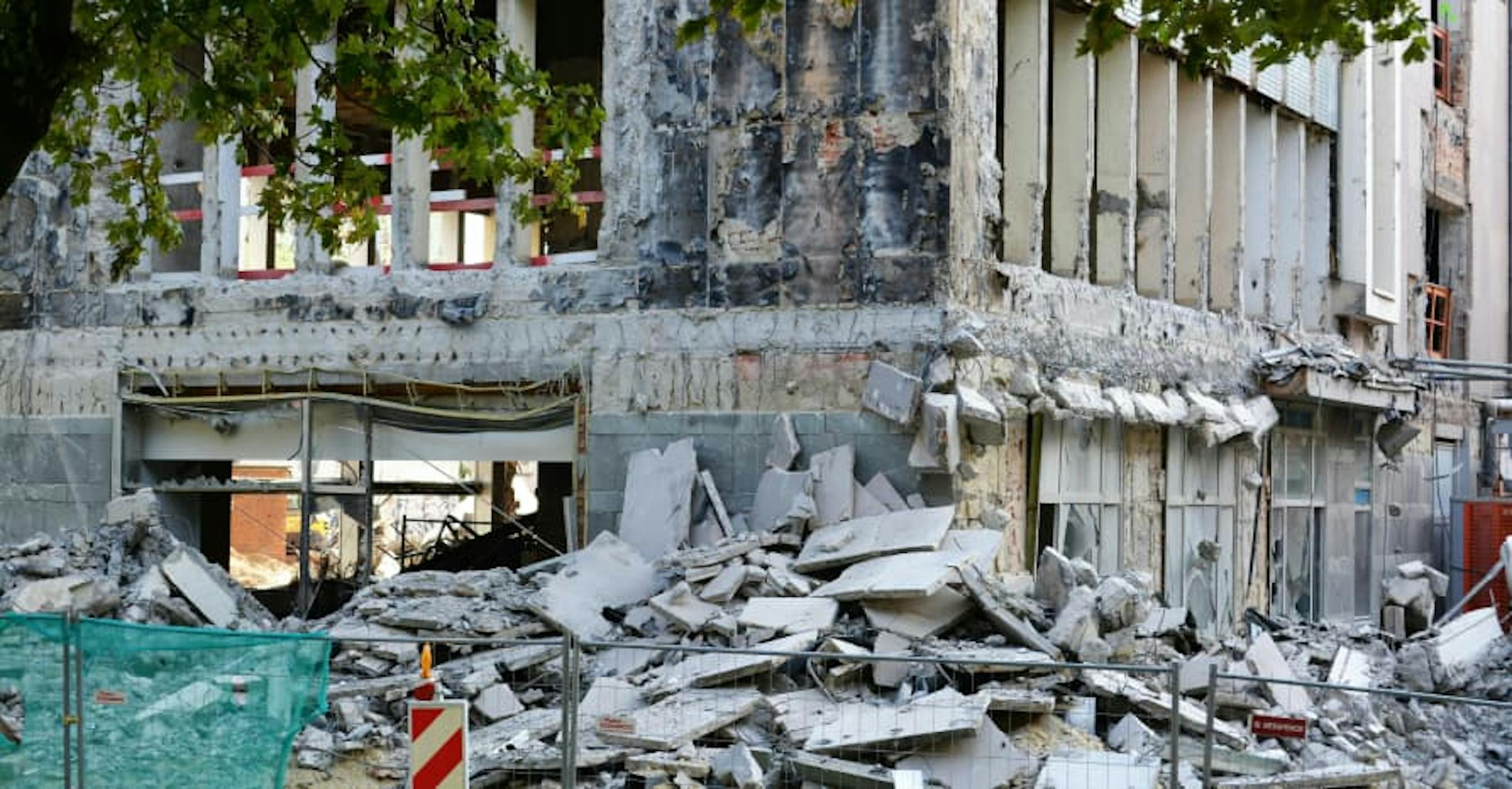 destroyed building after an earthquake