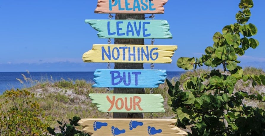 byron bay australia sign