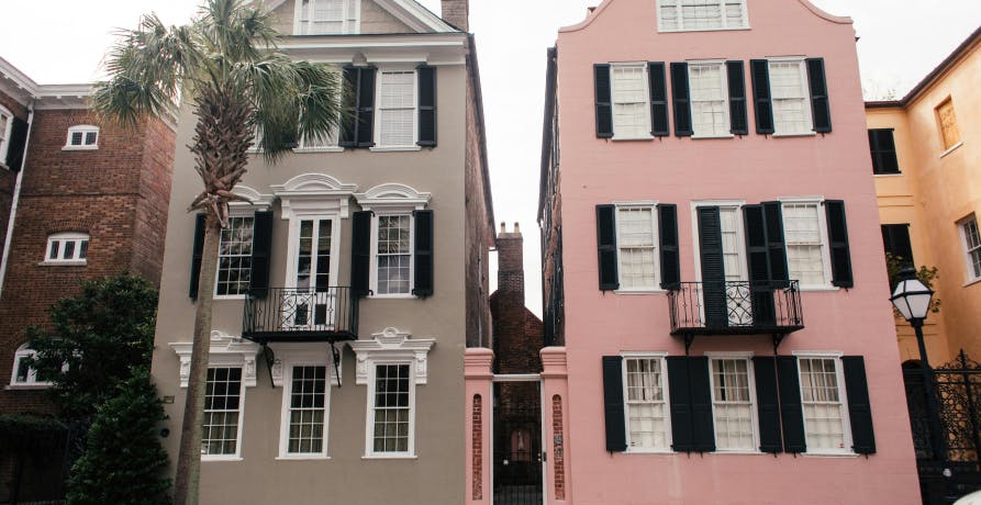 charming buildings in Charleston