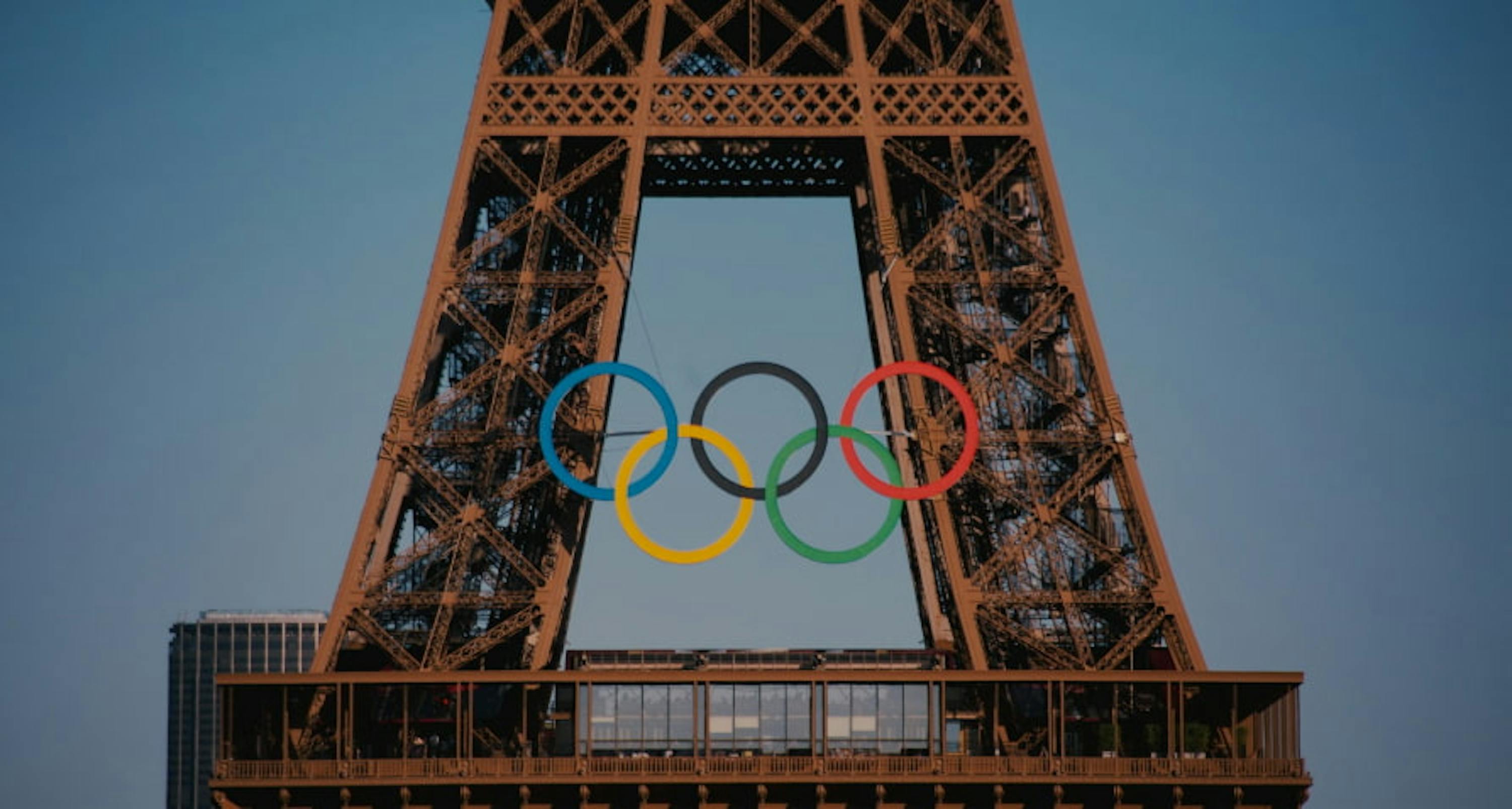 the olympic rings on the Eiffel Tower