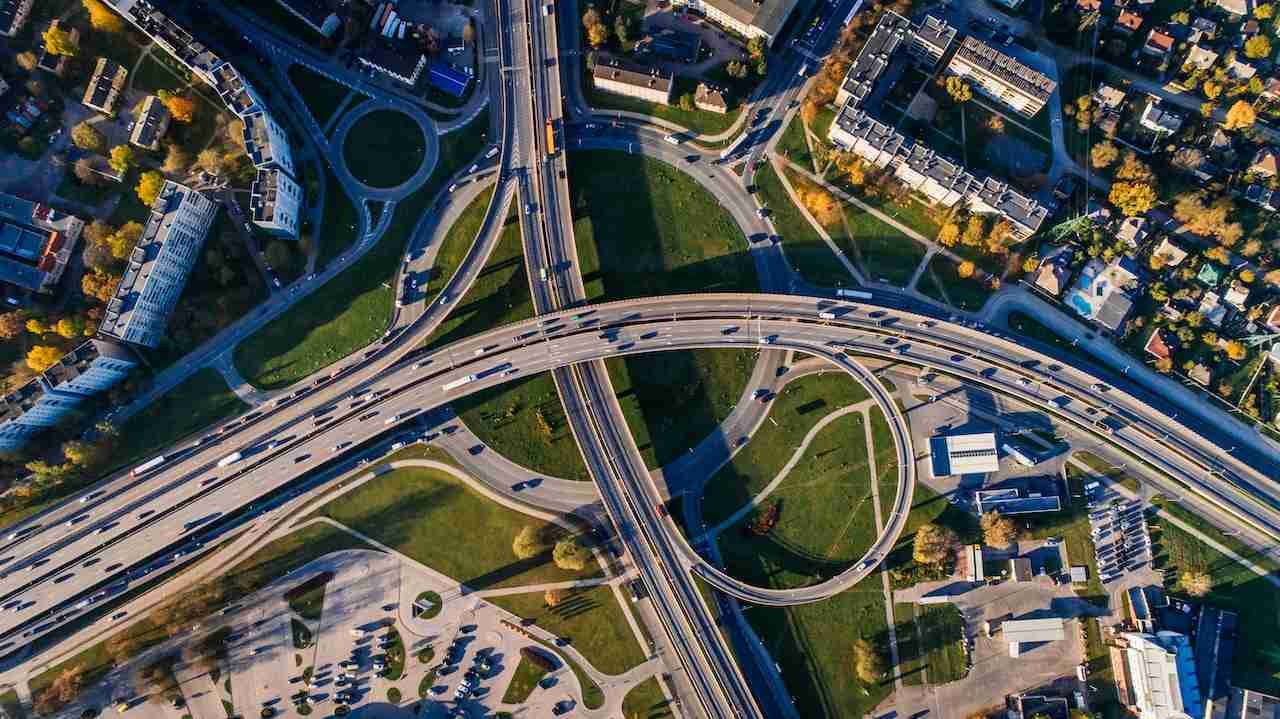 Photo aérienne des bâtiments et des routes