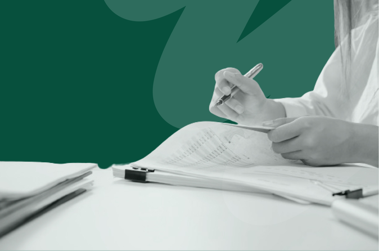 eine Person, die schreibt