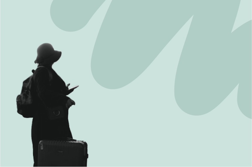 Femme voyageant avec une valise