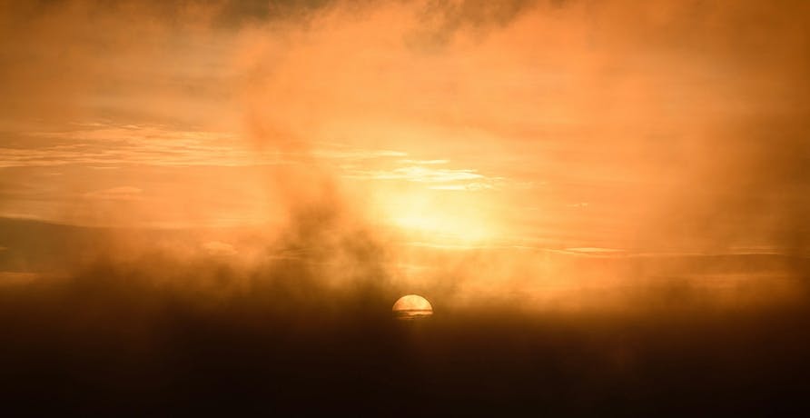 un coucher de soleil