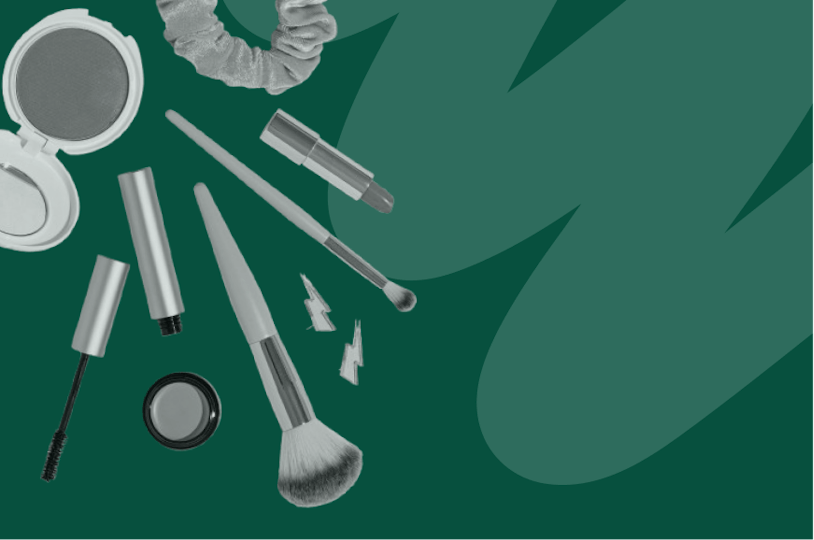 pinceaux de maquillage et autres produits de beauté