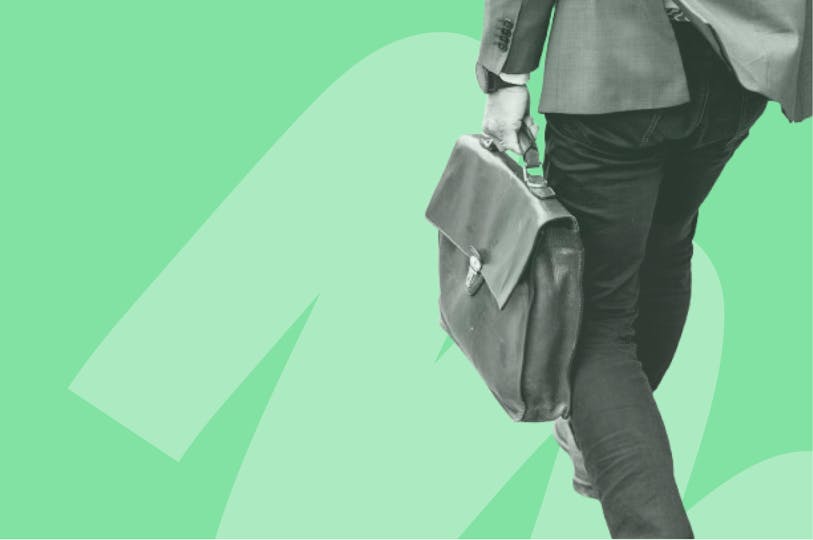 ein Mann mit einer Aktentasche