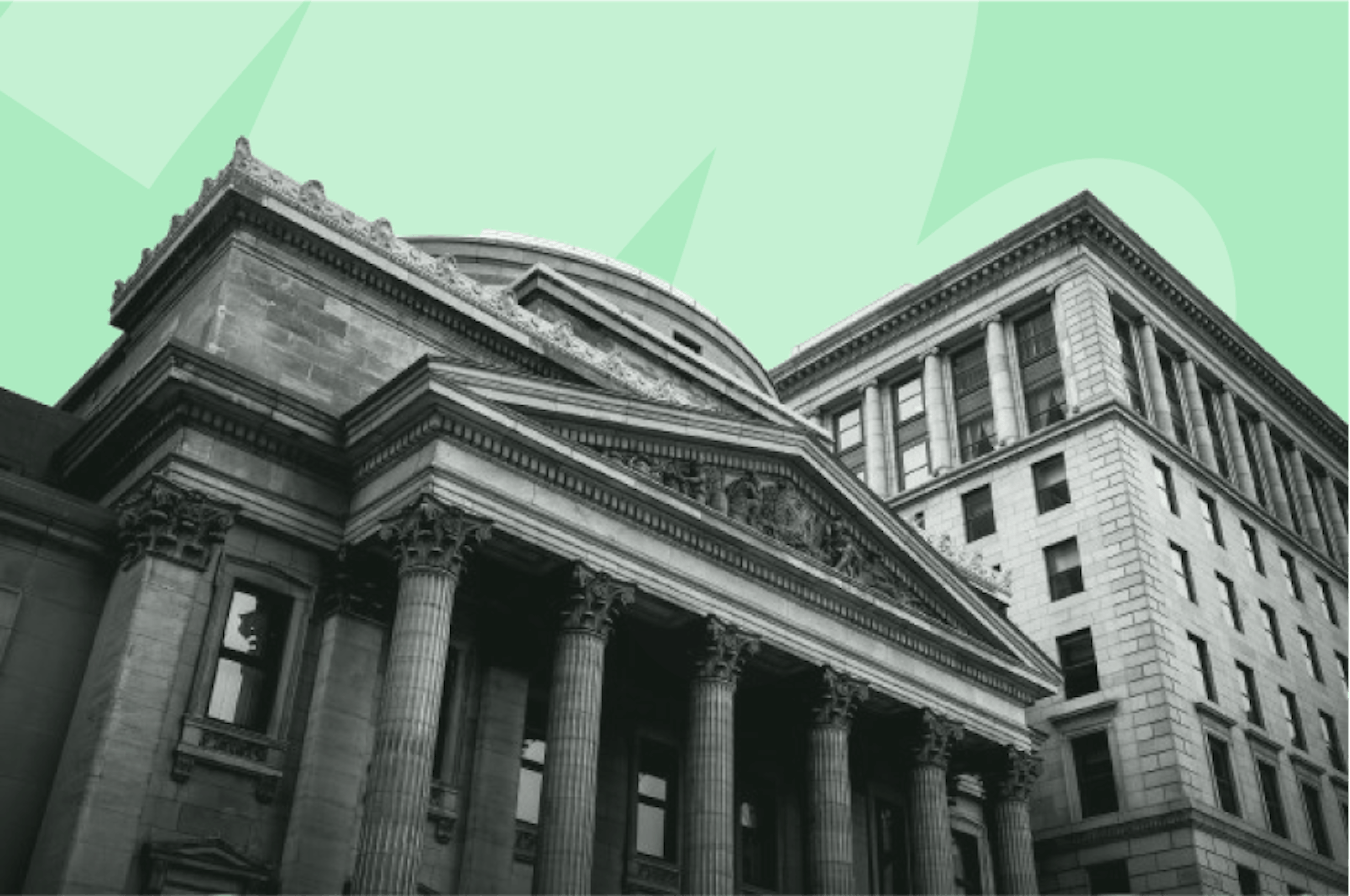 Façade d'une ancienne banque en pierre, avec colonnes et fronton sculpté, typique de l’architecture du XIXe siècle