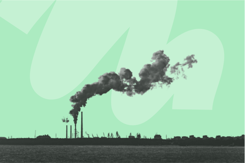 Usine rejetant de la fumée par un conduit