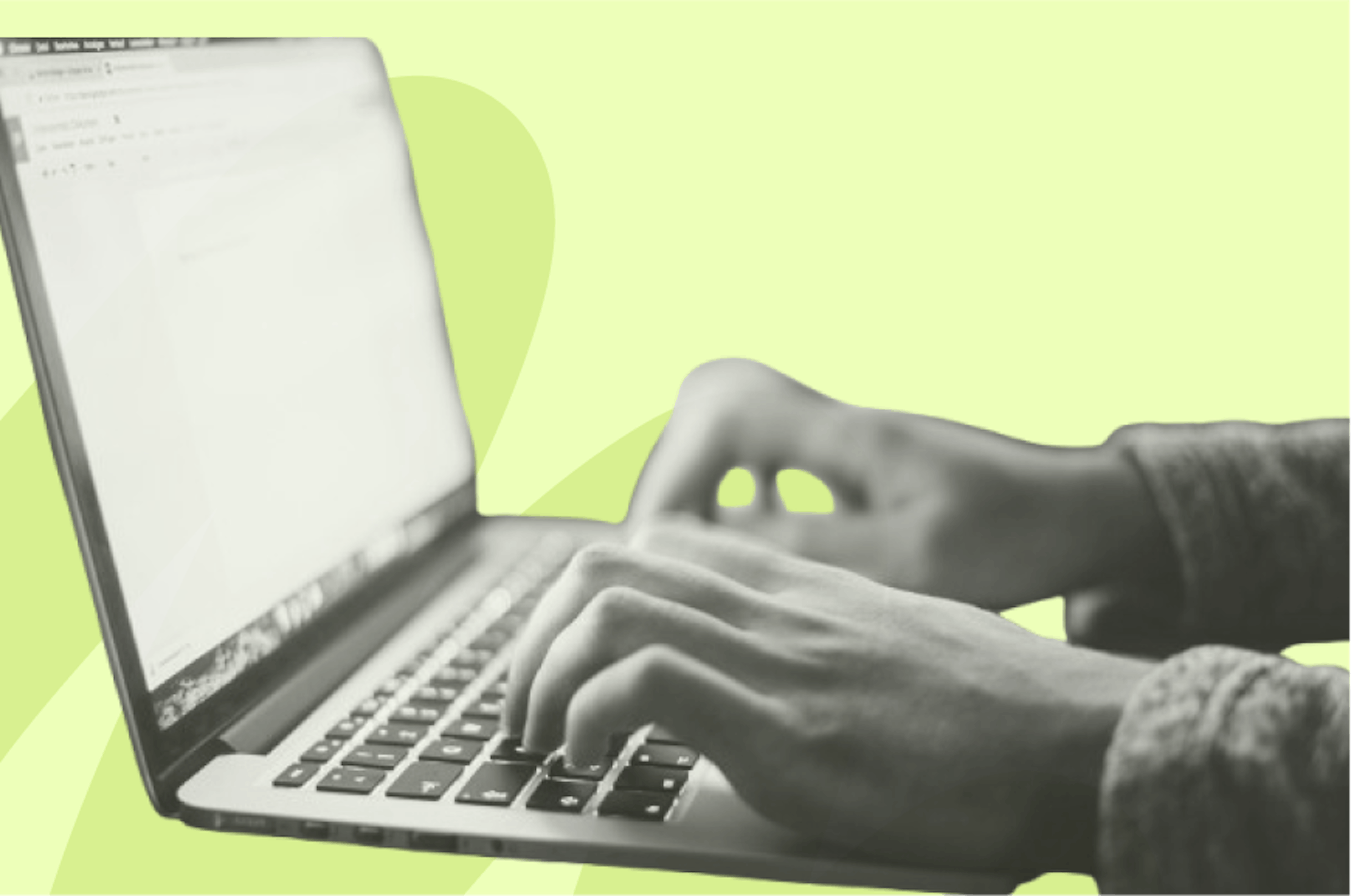 personne tapant sur un clavier d'ordinateur portable