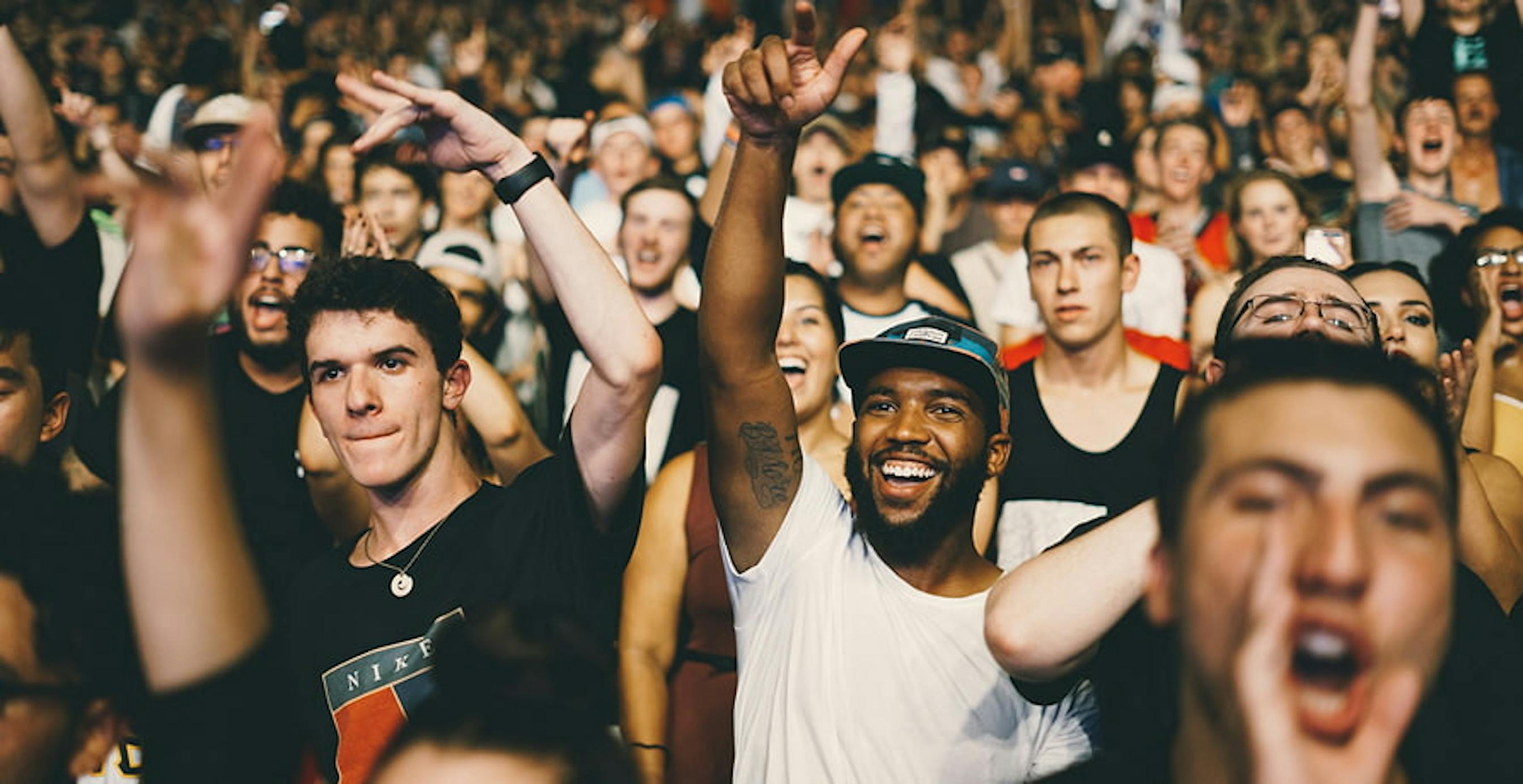 des personnes à un concert