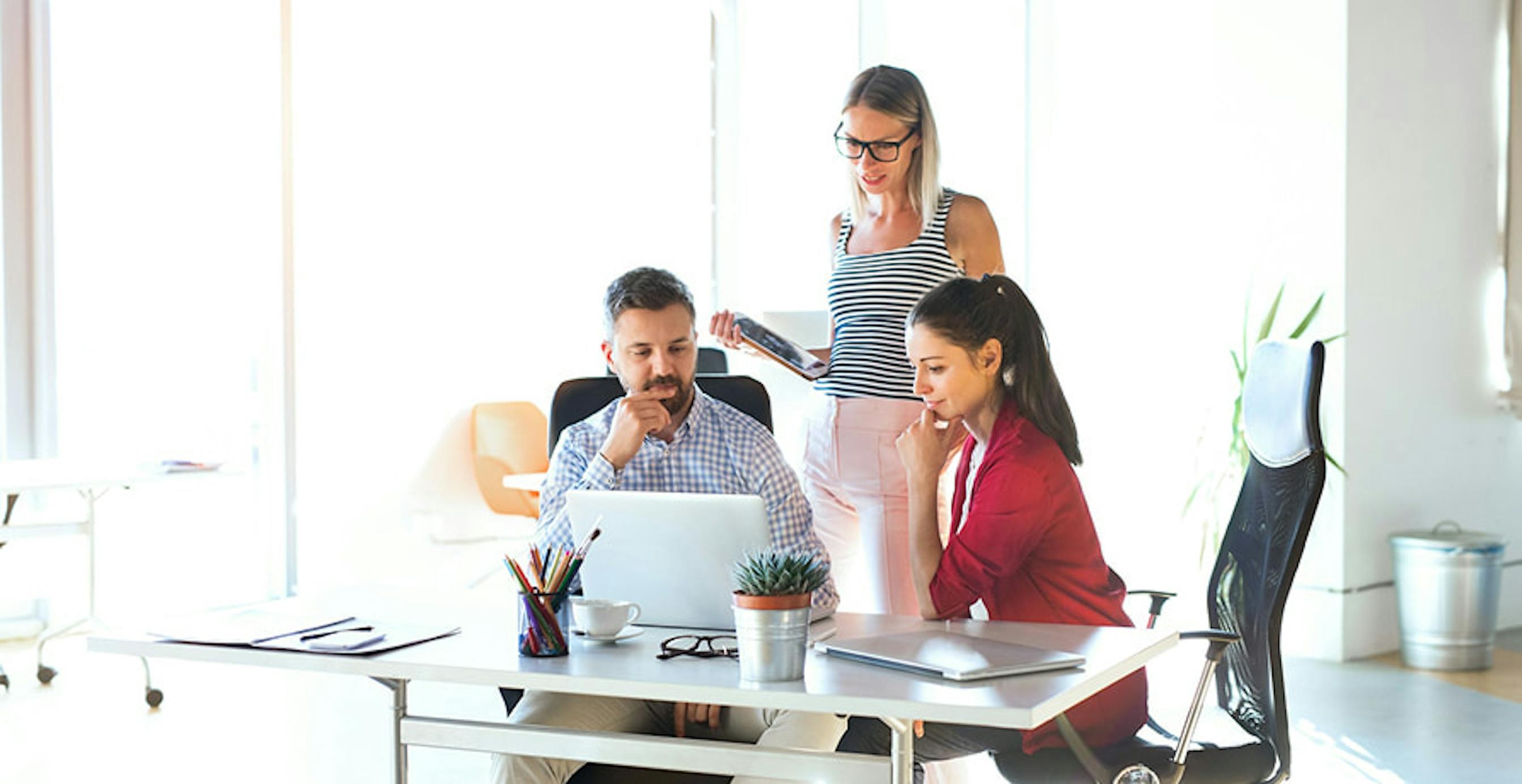 des salariés en pleine discussion