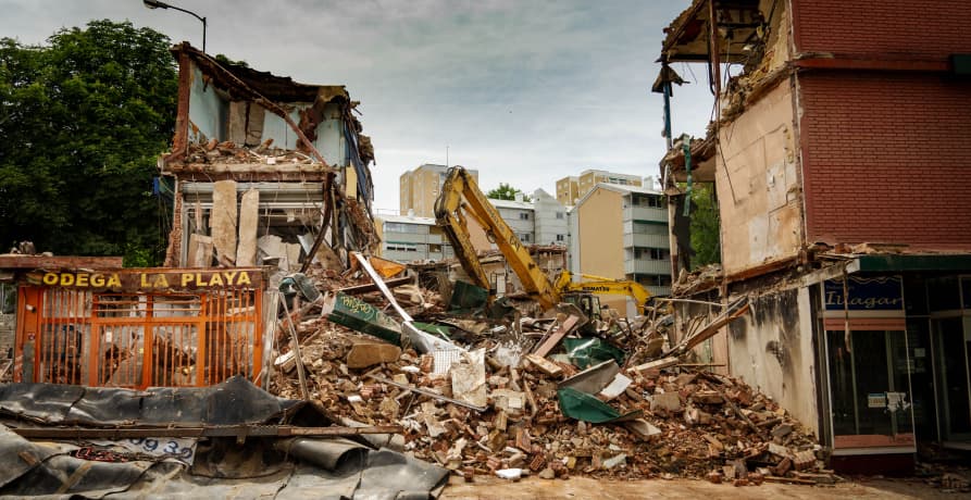 houses destroyed from earthquakes