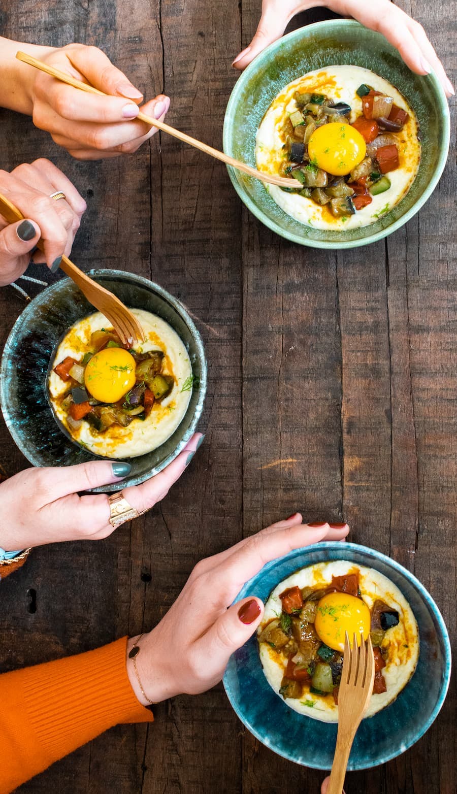 Fd798dc0 99ca 476a ab16 2dc4d6d5ac97 Polenta+cre%CC%81meuse +le%CC%81gumes+infuse%CC%81es+et+jaune+d%27oeuf