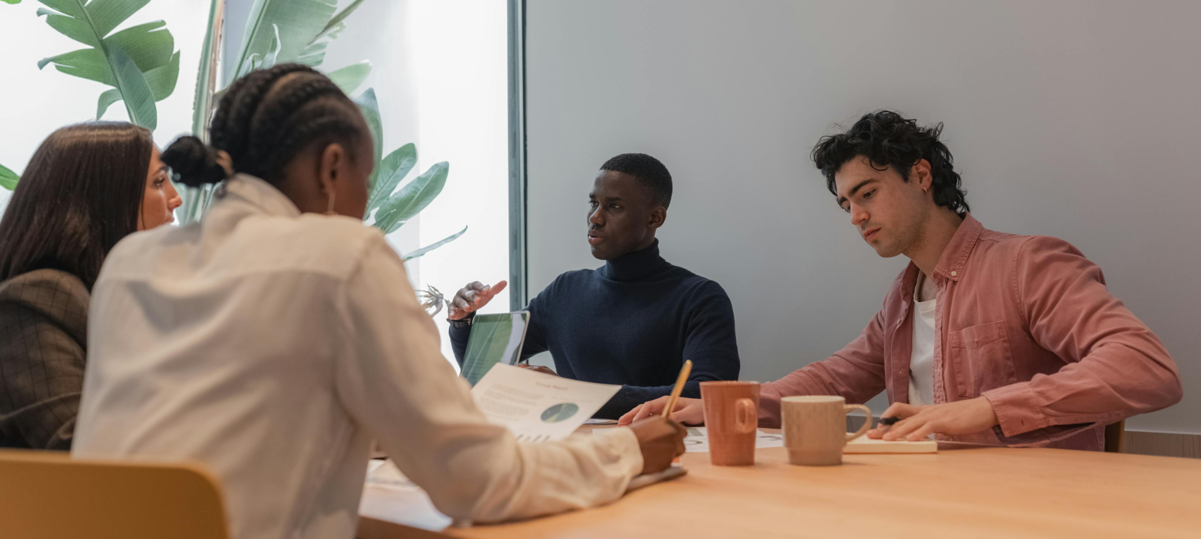 réunion de personnes sur les risques et opportunités