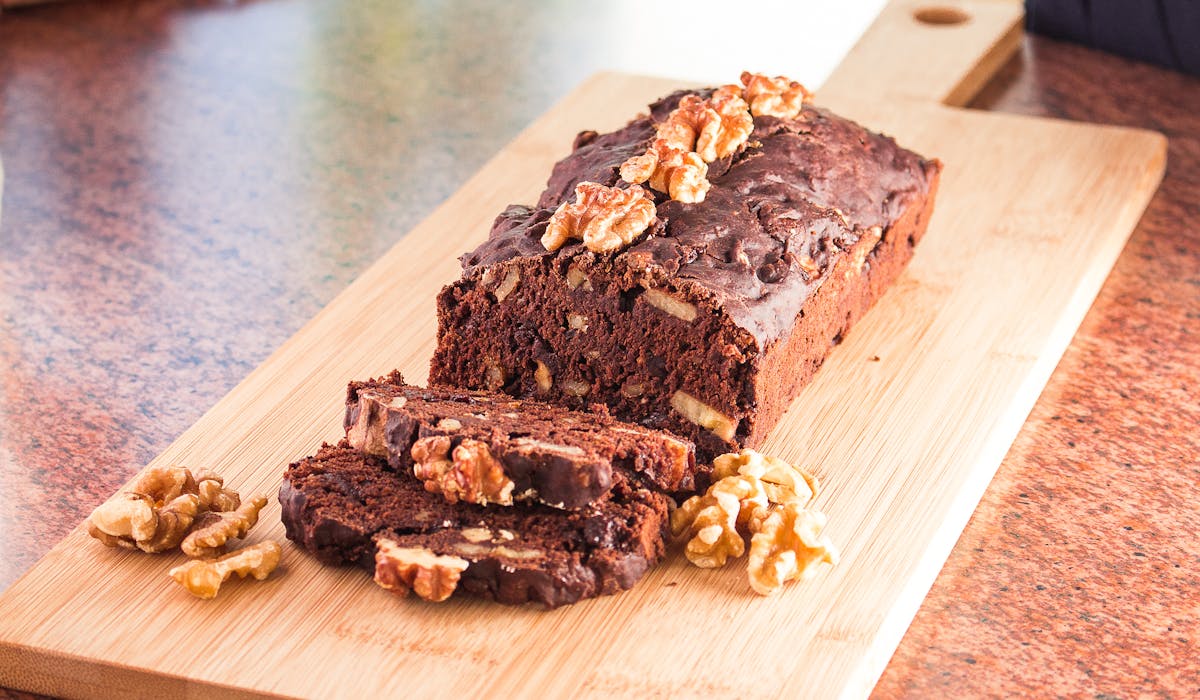 True Dutch Bananabread cut in slices on a cutting board
